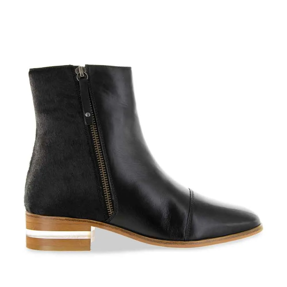 LE SANSA MERA BLACK PONY Sporty Look Ultra-soft fit