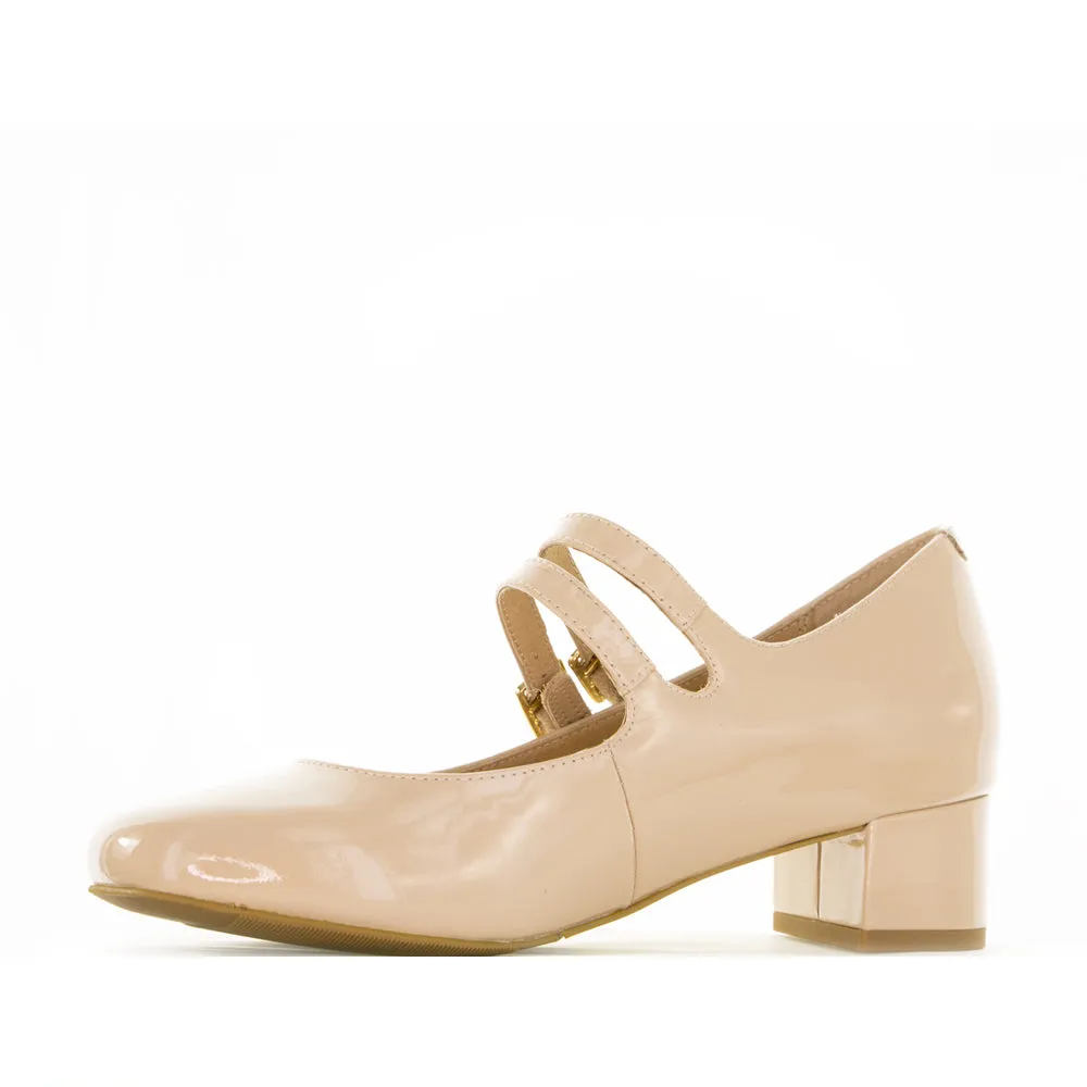 Relaxed Fit Shoes On Foot ZIERA KAROLY CAFE PATENT