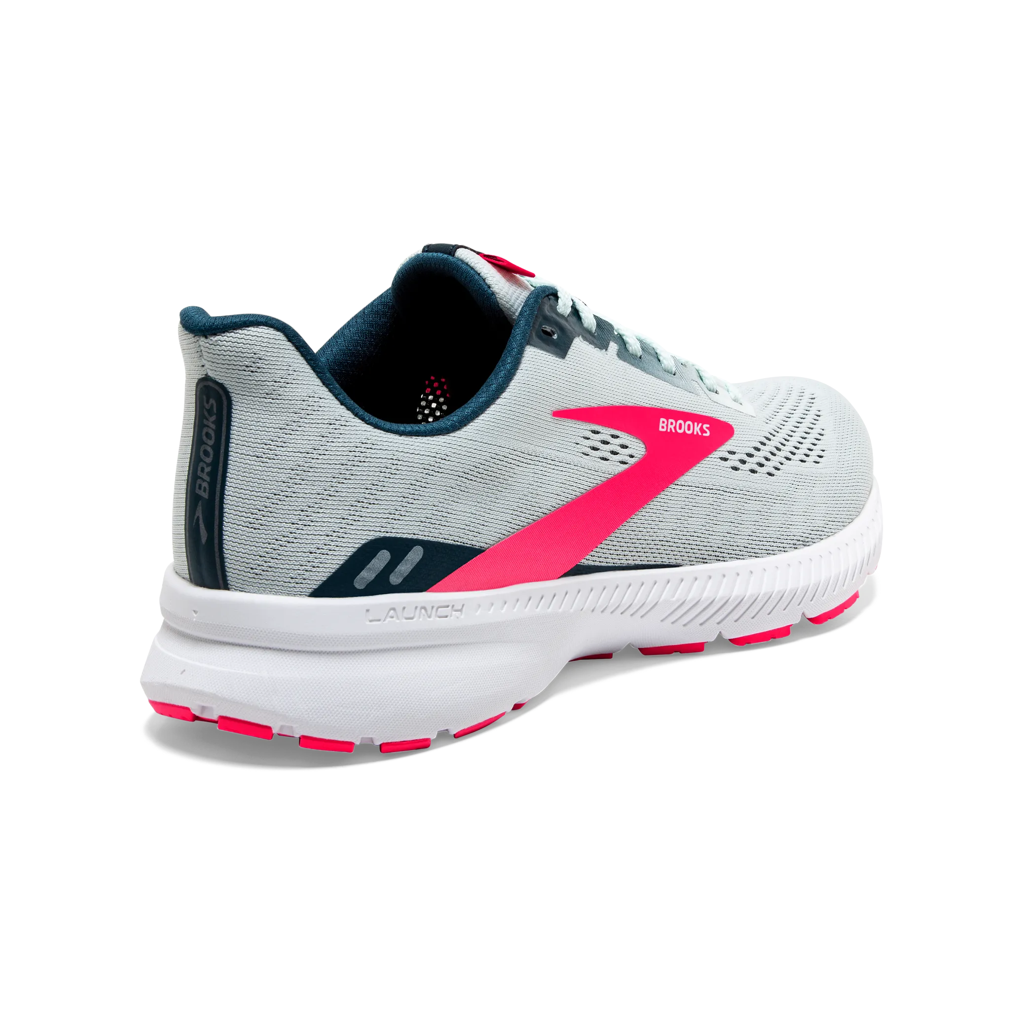 running in flat terrain shoes Women's Launch 8