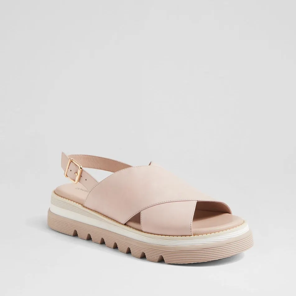 Relaxed Outdoor Footwear Urban Stroll DJANGO & JULIETTE SASI ALMOND