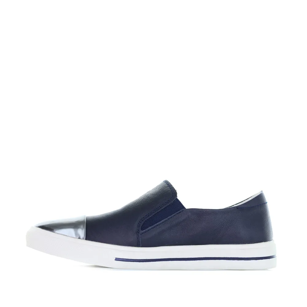 LE SANSA IVANA NAVY Slip-On Ease