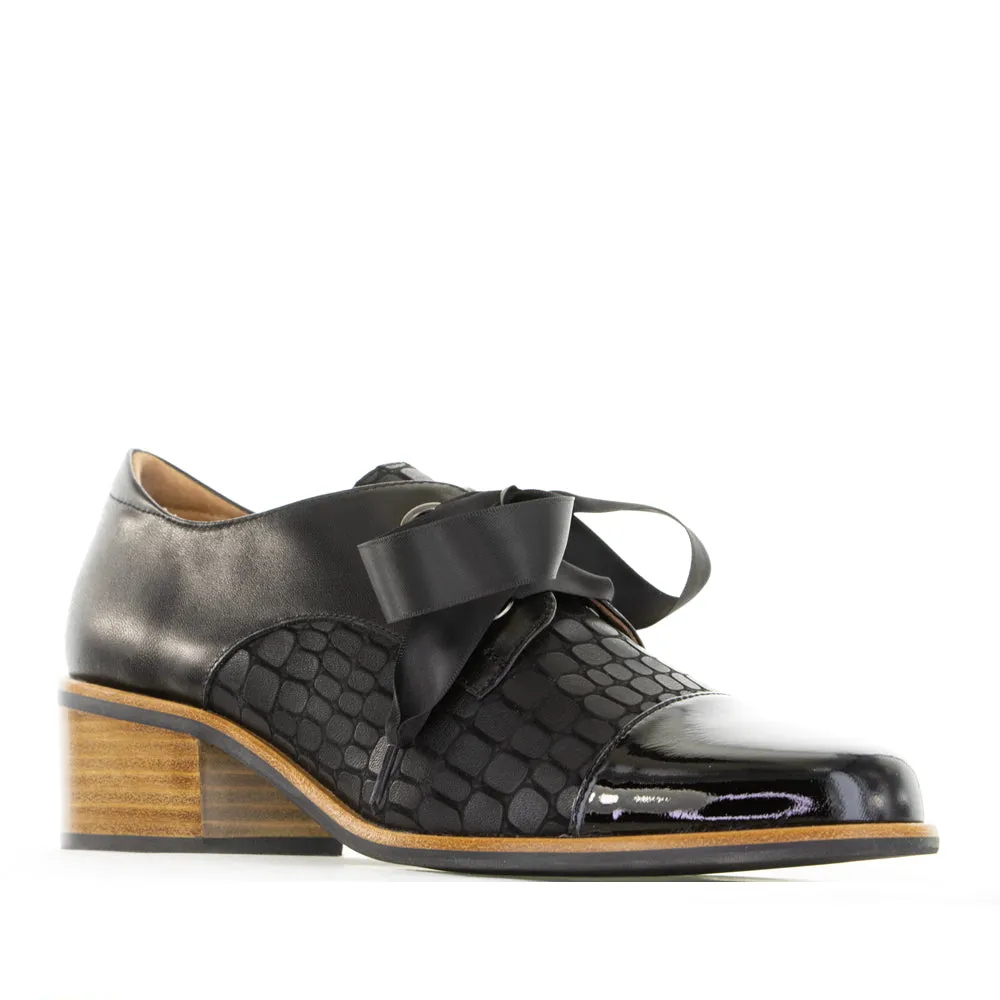 BRESLEY SLY BLACK MIX Structured Design