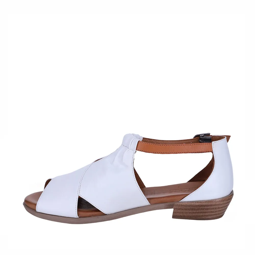 LE SANSA DIGBY WHITE TAN Chill Time