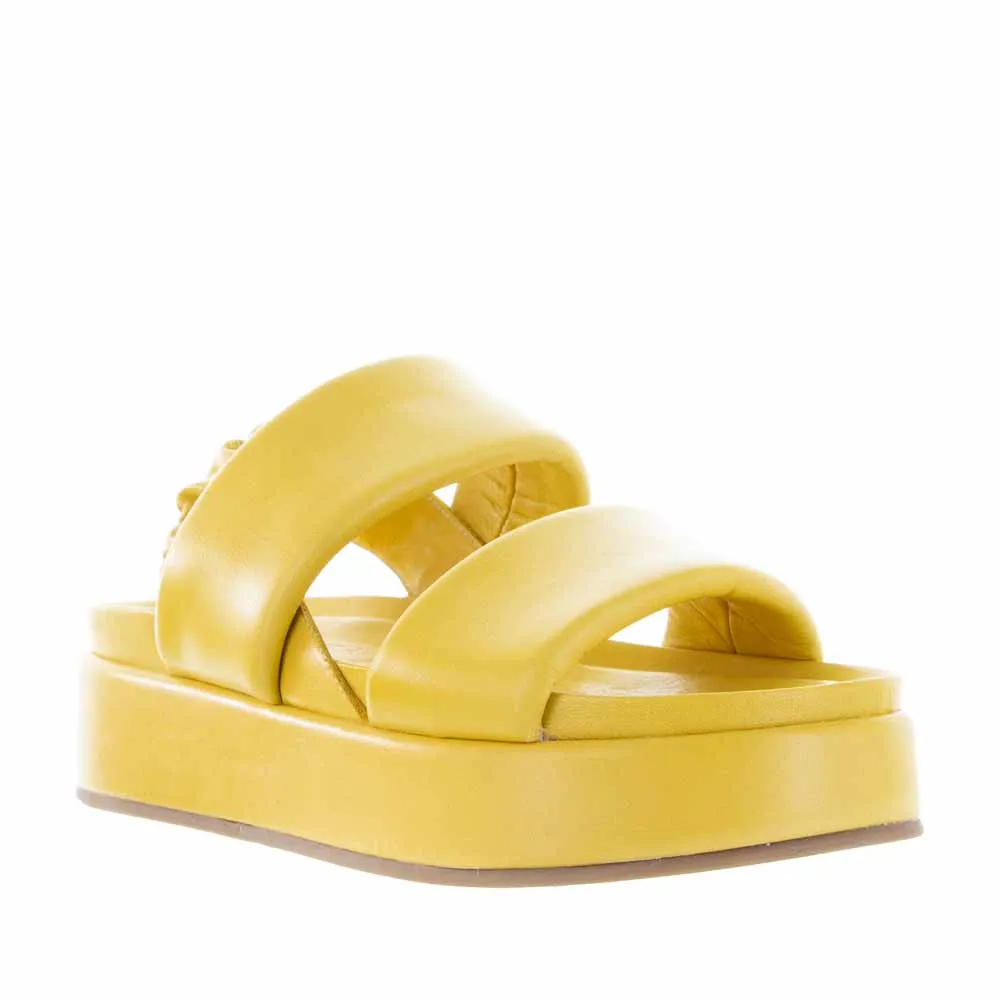 LE SANSA ALLABEL MUSTARD Holiday Mood Calm Walk