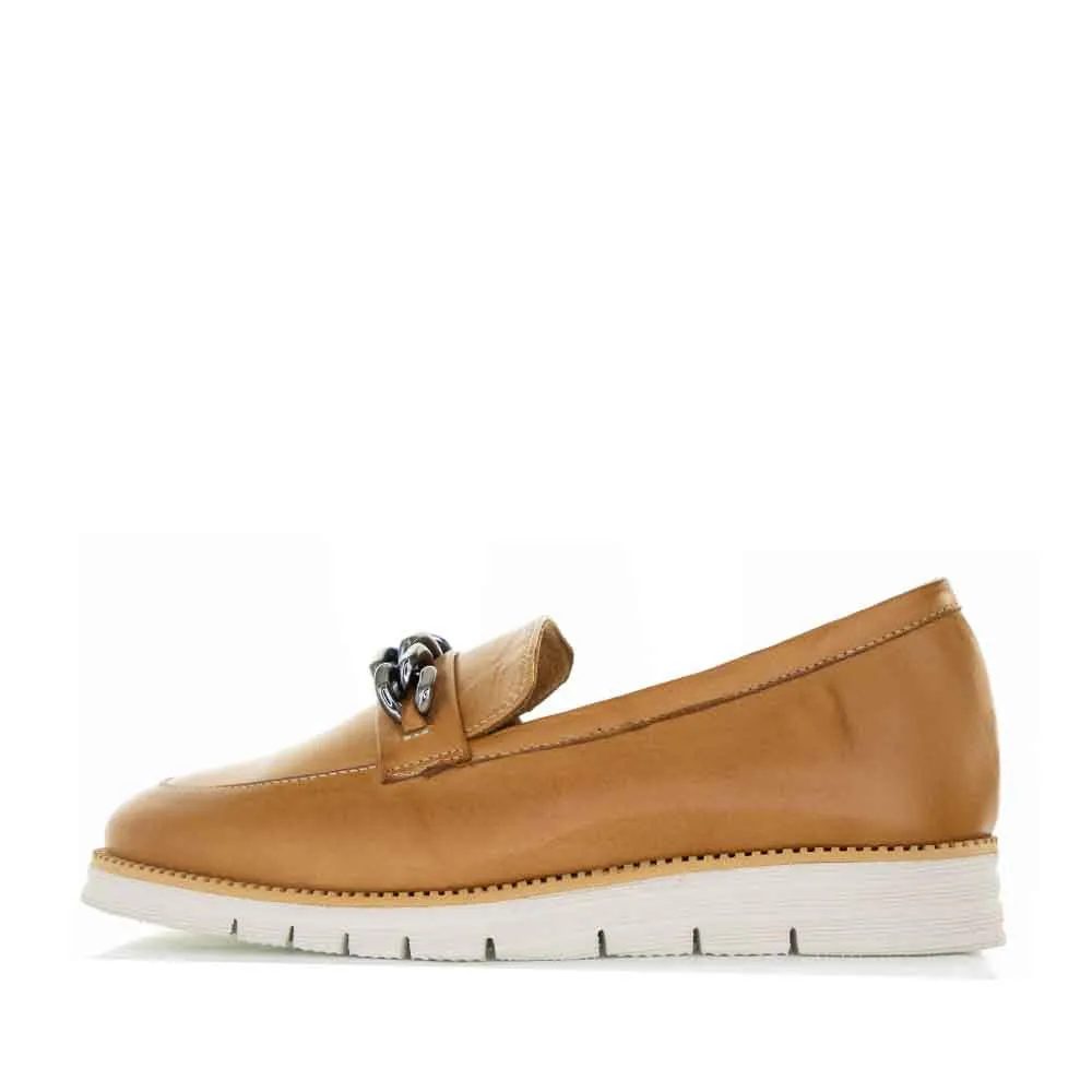 LE SANSA HARVEY TAN Chic Detail