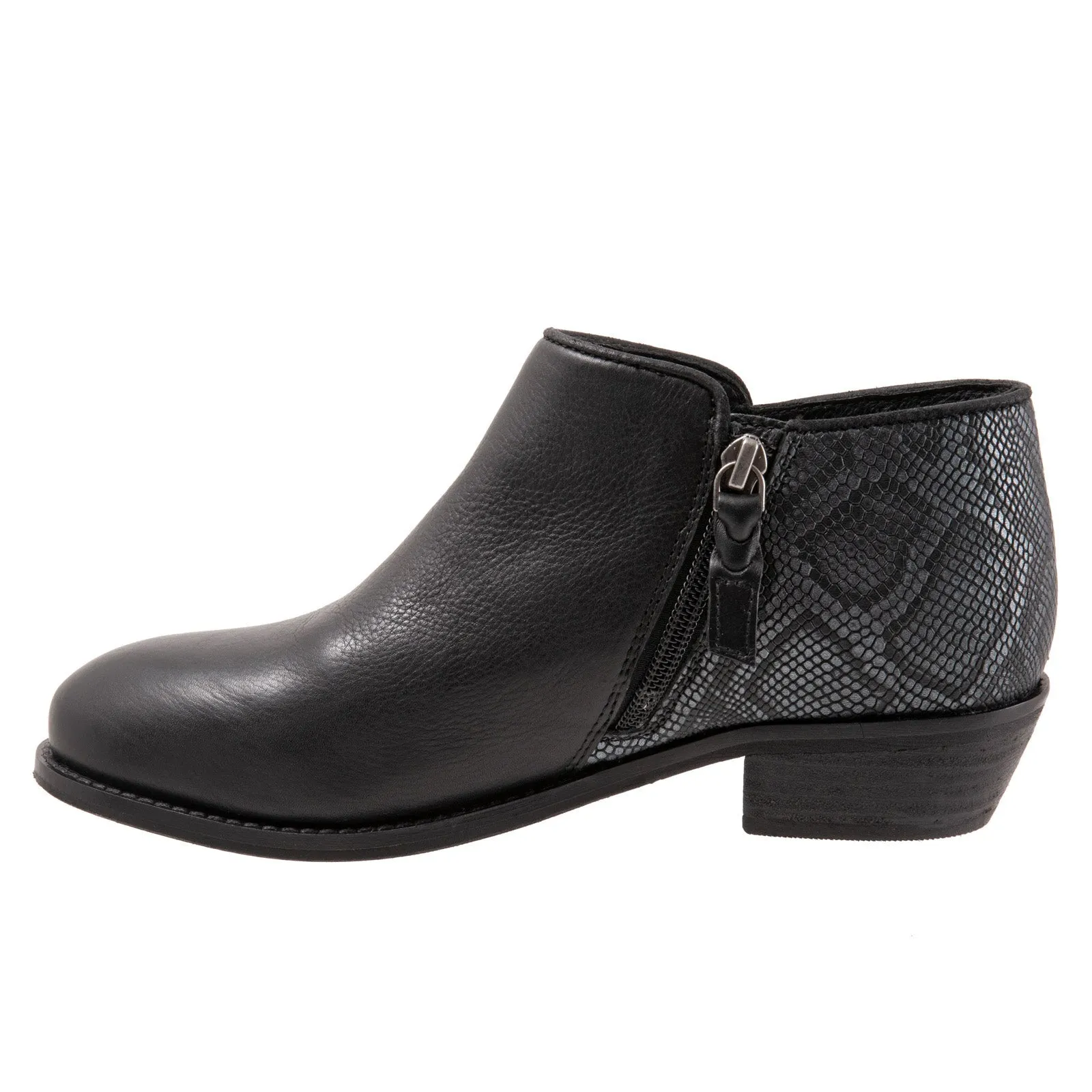 Trail Strength Flexible Sole Softwalk Rocklin S1457-021 Womens Black Leather Ankle & Booties Boots