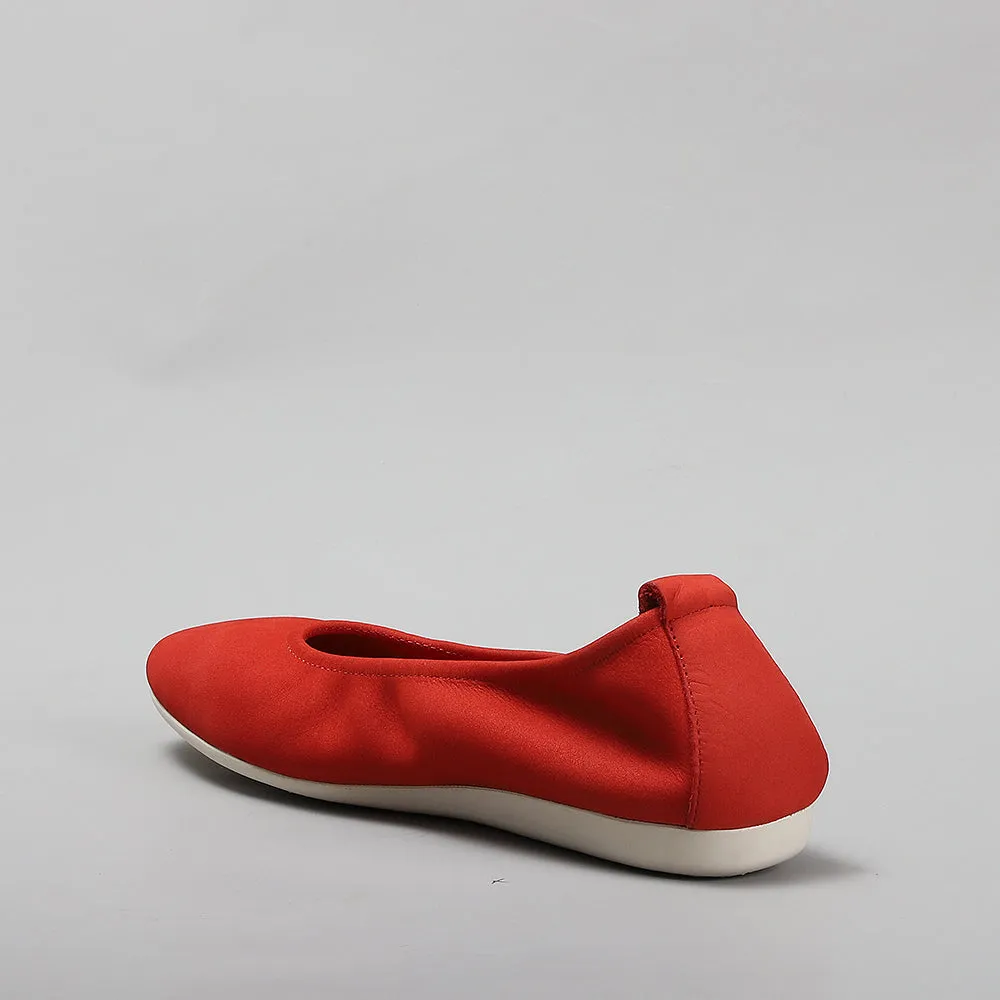 LE SANSA BARBIE ORANGE Effortless Step Relaxed Slip