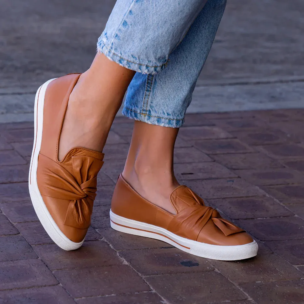 LE SANSA IZZY TAN Embroidered Slip - resistant