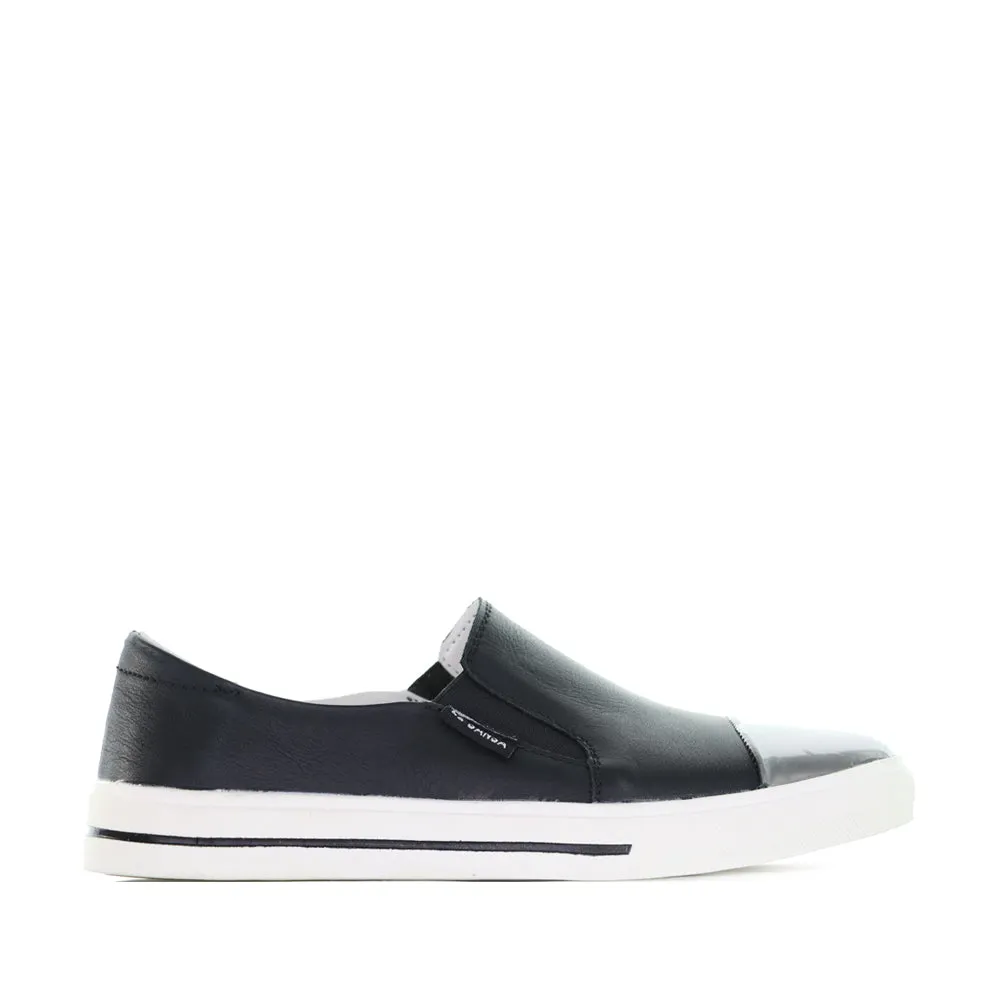 Rugged Build Chill Mode Shoes LE SANSA IVANA BLACK