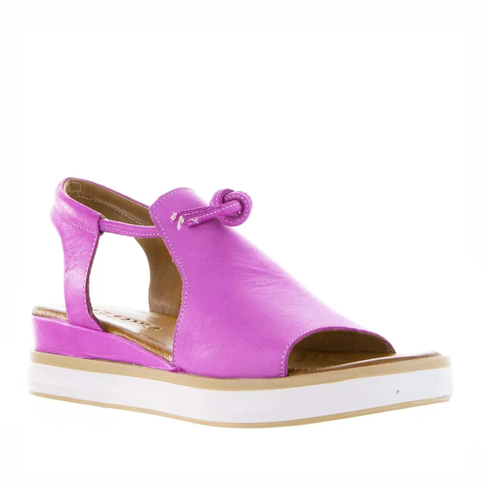 Fast Slide Step Out LE SANSA HIDE BEAD
