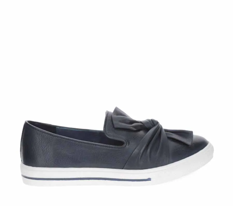 LE SANSA IZZY NAVY Relaxed Footwear