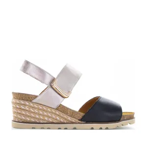 LE SANSA EVITA BLACK CHAMPAGNE Market Walk dry weather