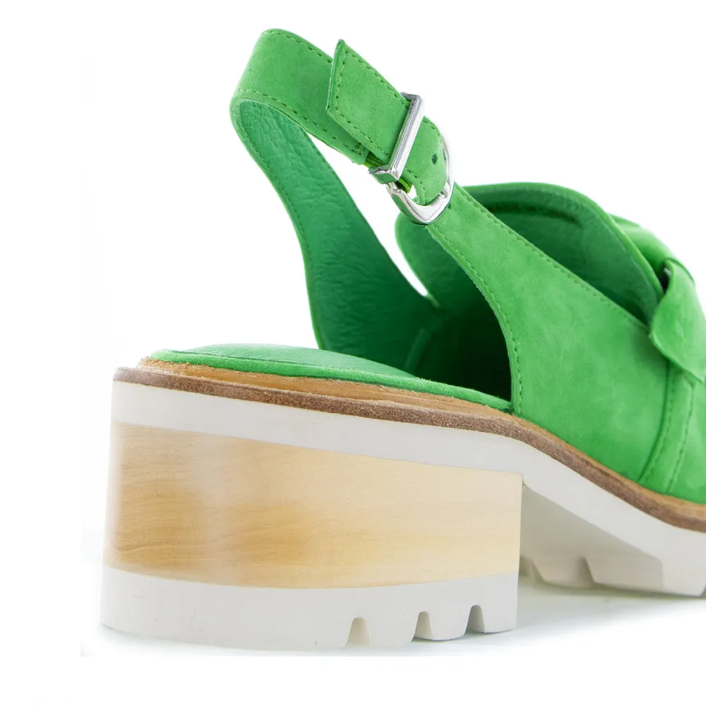 Structured chic trendy teenagers' looks BRESLEY DOSILE APPLE SUEDE