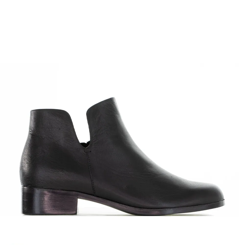 LE SANSA MARA BLACK soccer players' traction style - level