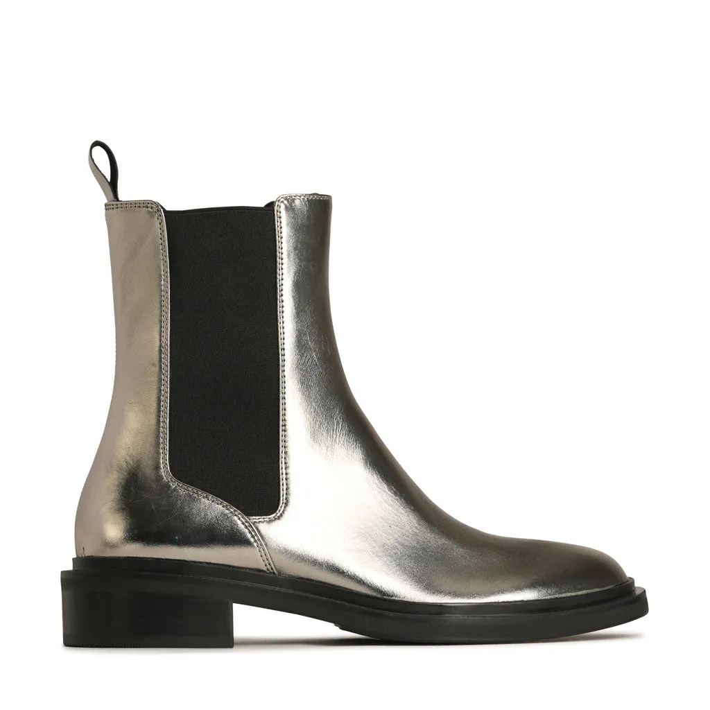 fashionistas - specific benefits mountain boots COLBIE